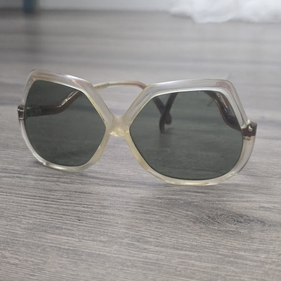 Clinique Vintage Large Womens Sunglasses main image 6